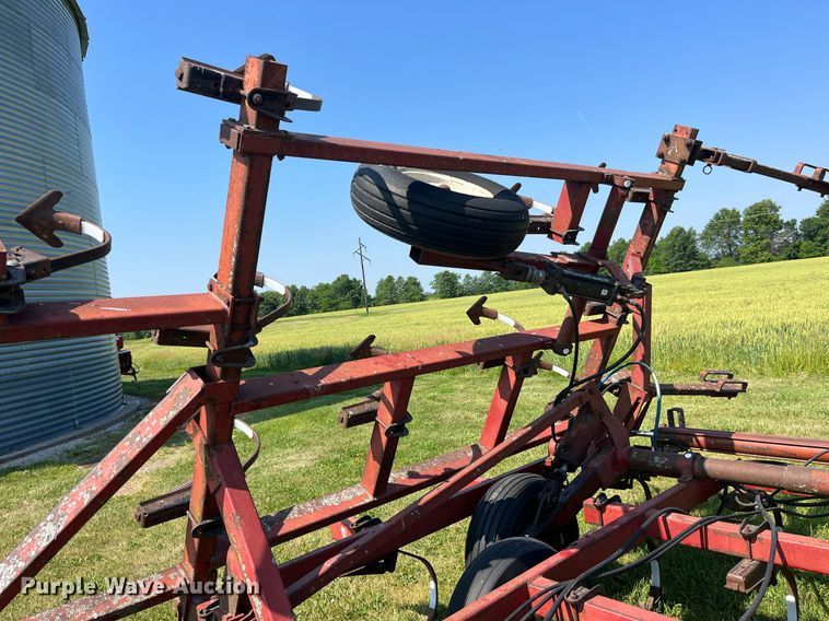 image for item LB9005 International  field cultivator