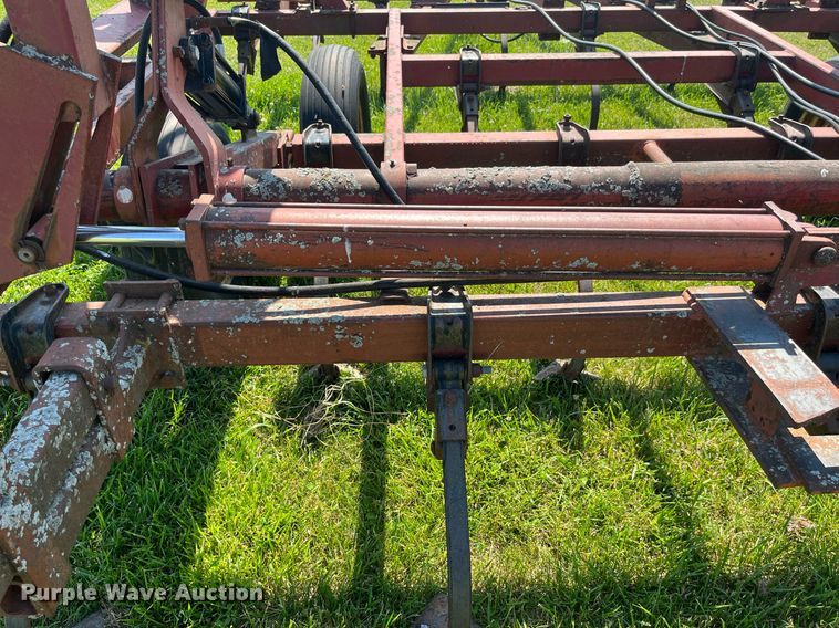 image for item LB9005 International  field cultivator