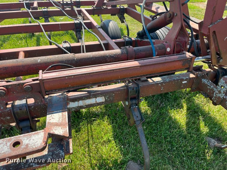 image for item LB9005 International  field cultivator
