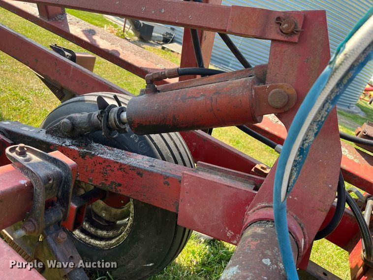 image for item LB9005 International  field cultivator