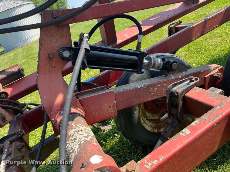 image for item LB9005 International  field cultivator