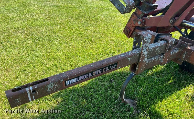 image for item LB9005 International  field cultivator