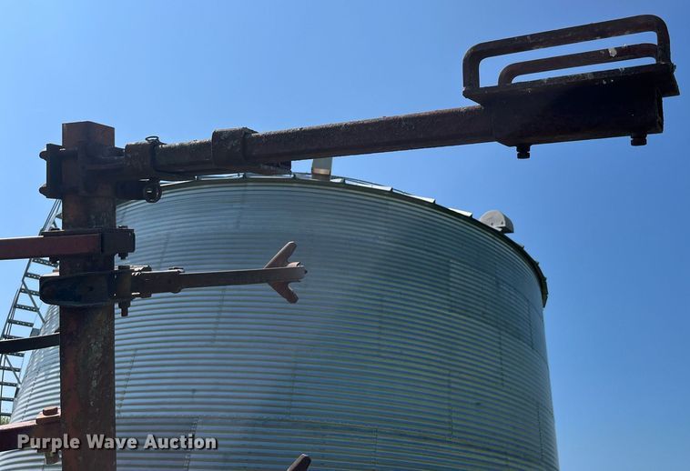 image for item LB9005 International  field cultivator