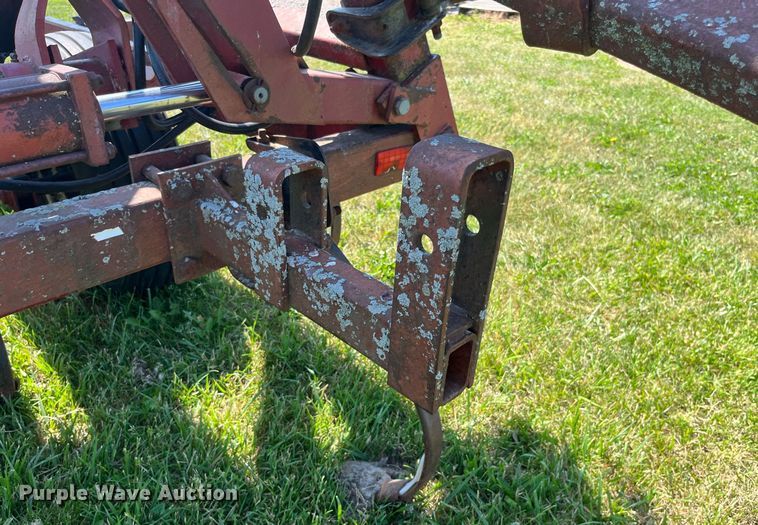 image for item LB9005 International  field cultivator