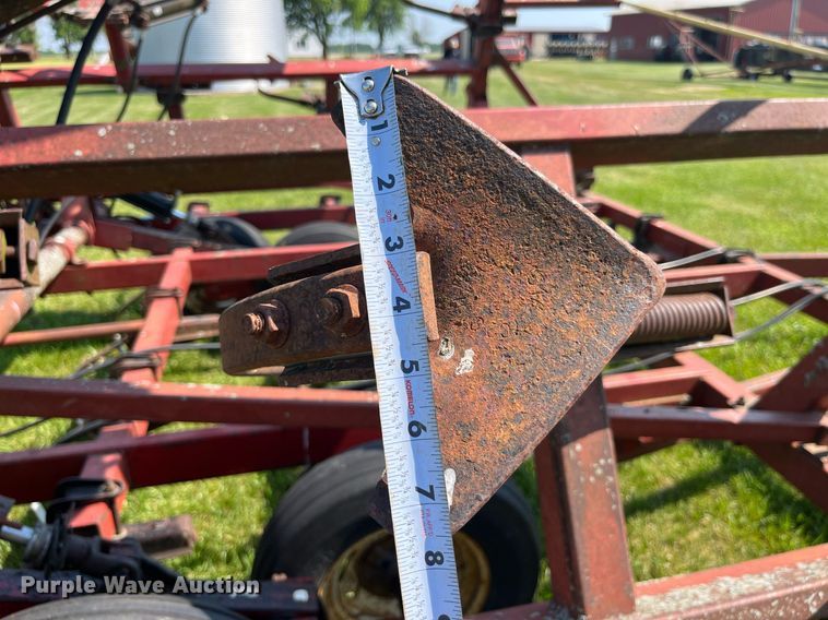 image for item LB9005 International  field cultivator