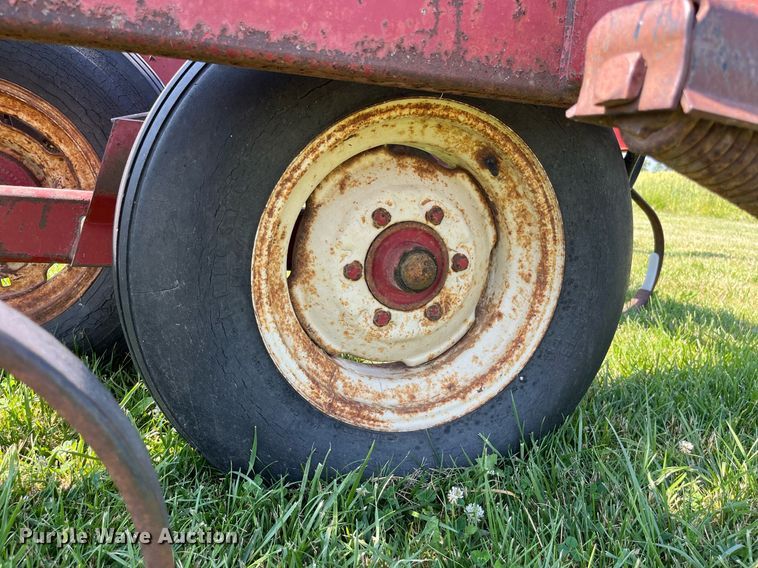 image for item LB9005 International  field cultivator