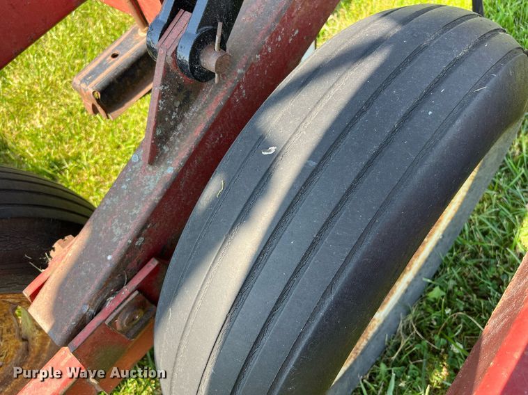 image for item LB9005 International  field cultivator