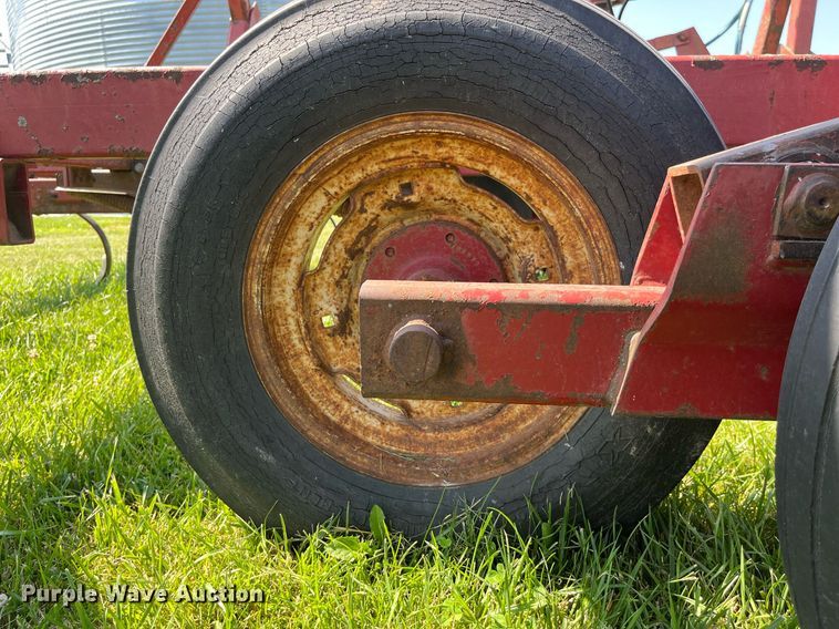 image for item LB9005 International  field cultivator