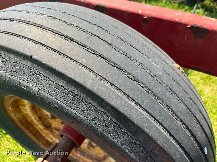 image for item LB9005 International  field cultivator