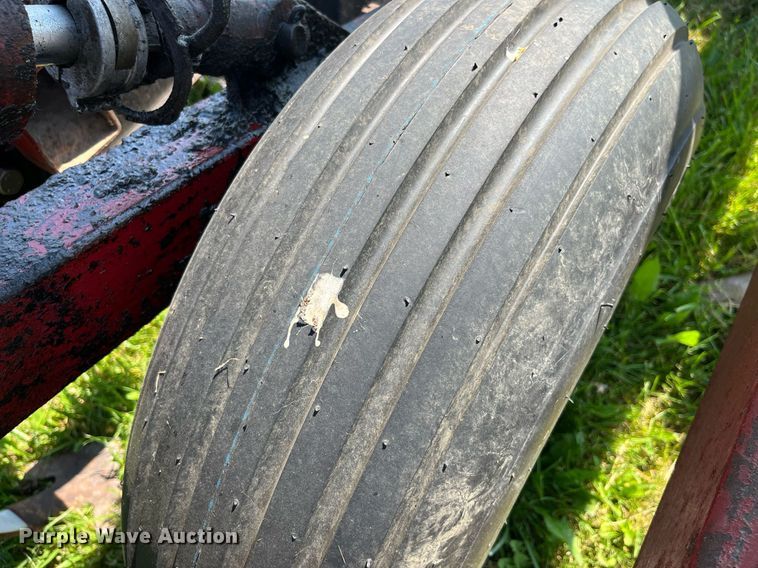 image for item LB9005 International  field cultivator