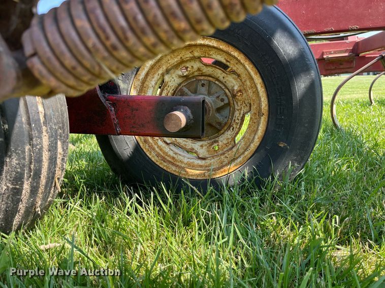 image for item LB9005 International  field cultivator