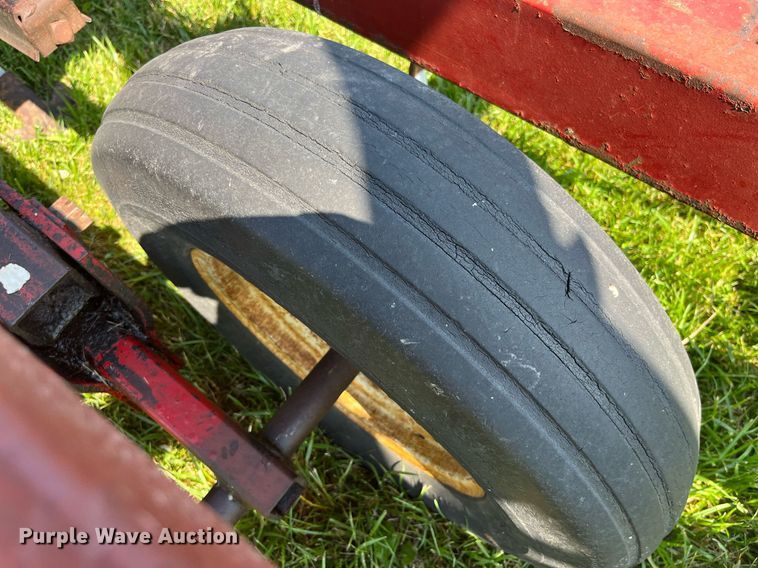 image for item LB9005 International  field cultivator