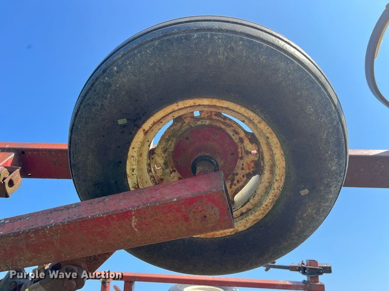 image for item LB9005 International  field cultivator