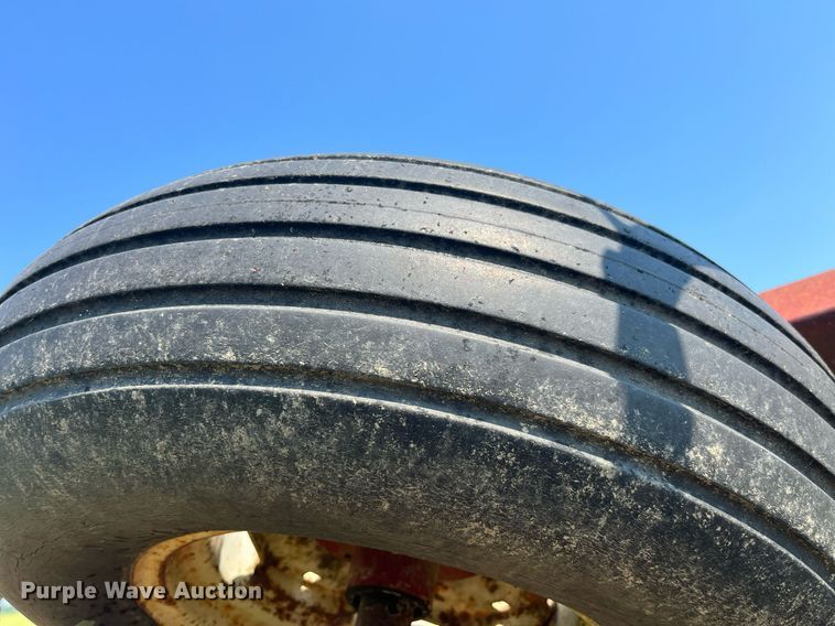 image for item LB9005 International  field cultivator