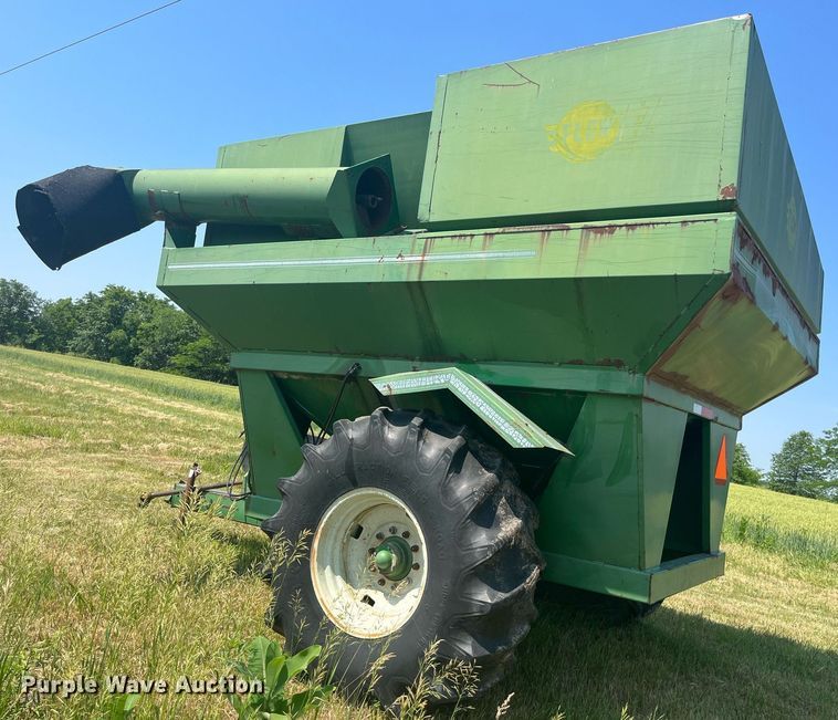 image for item LB9009 E-Z Trail Flow E-Z  grain cart