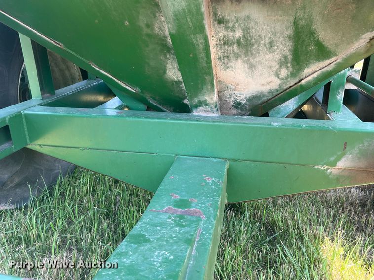 image for item LB9009 E-Z Trail Flow E-Z  grain cart