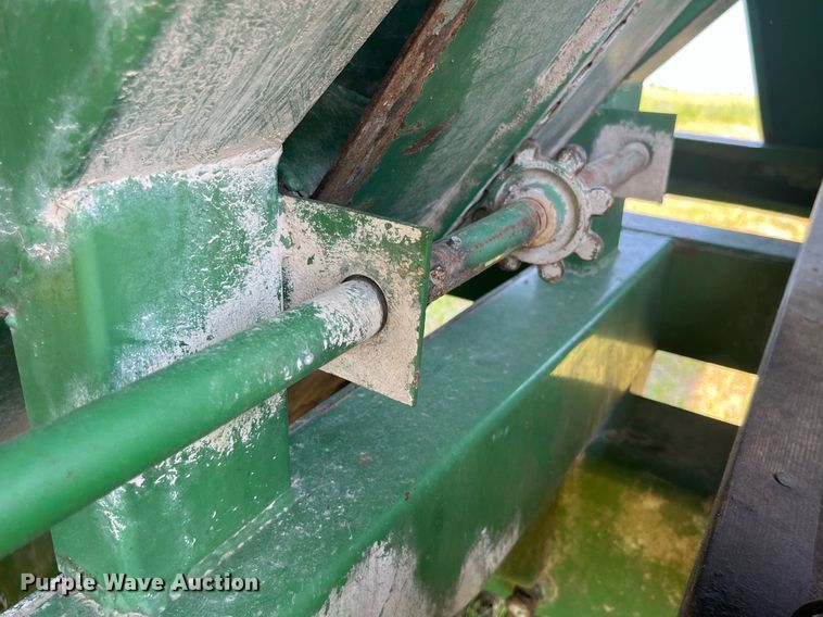 image for item LB9009 E-Z Trail Flow E-Z  grain cart