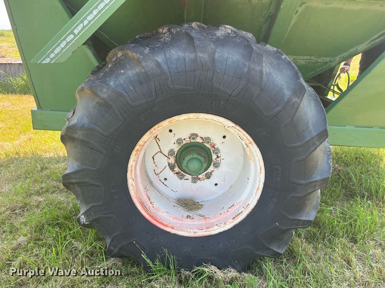 image for item LB9009 E-Z Trail Flow E-Z  grain cart