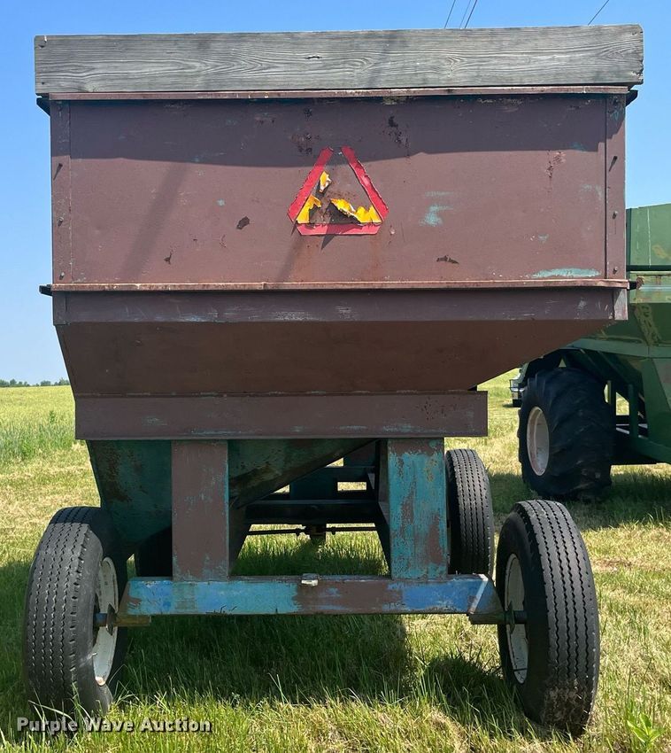 image for item LB9010 Gravity wagon