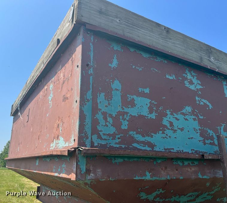 image for item LB9010 Gravity wagon