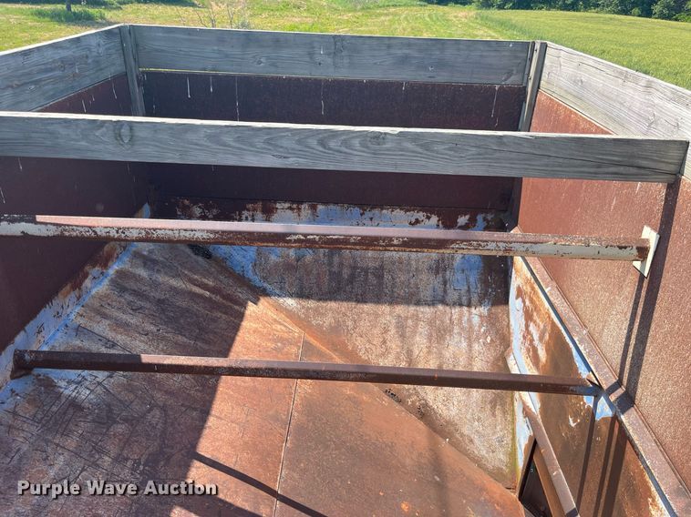 image for item LB9010 Gravity wagon