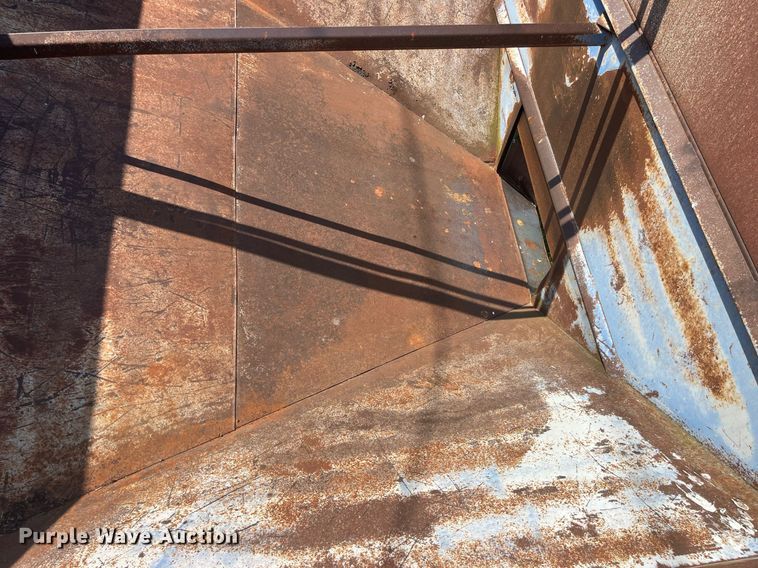 image for item LB9010 Gravity wagon