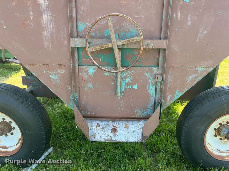 image for item LB9010 Gravity wagon