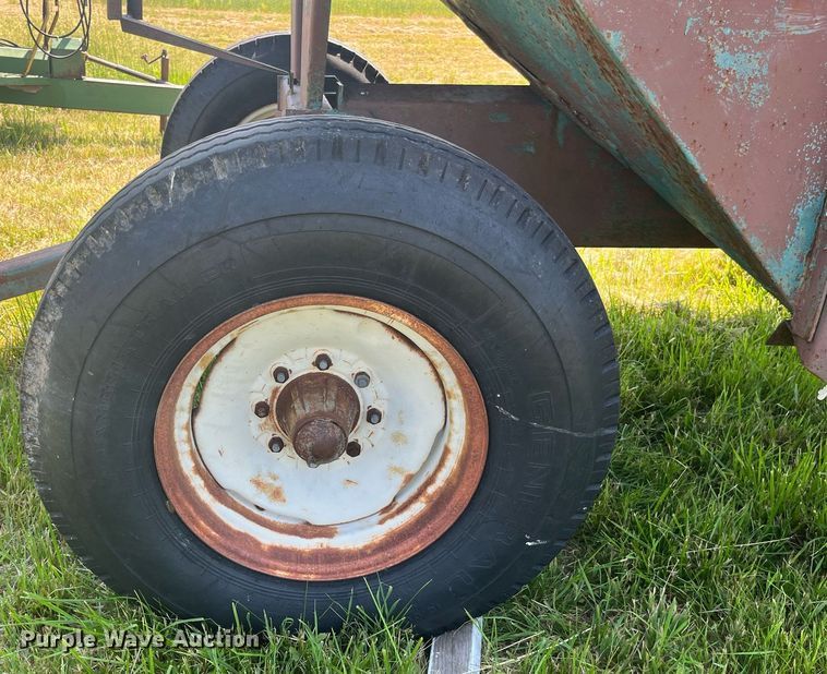 image for item LB9010 Gravity wagon