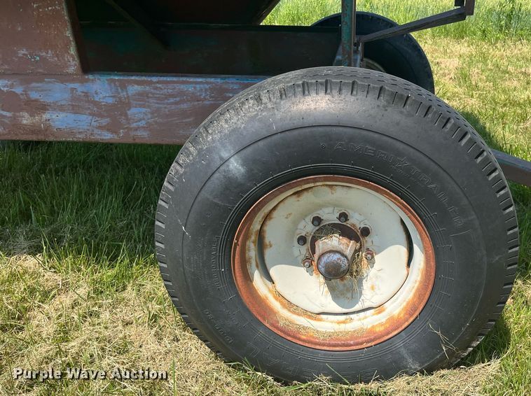 image for item LB9010 Gravity wagon