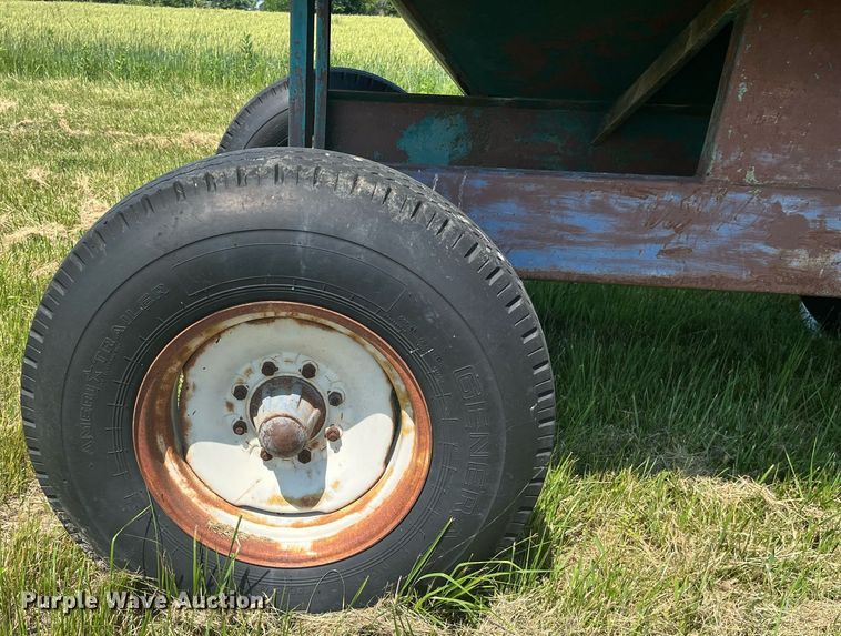 image for item LB9010 Gravity wagon