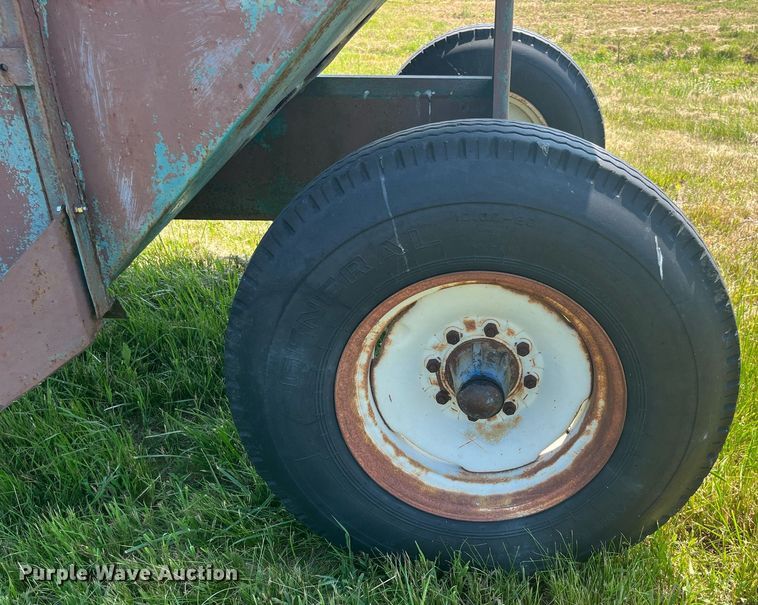 image for item LB9010 Gravity wagon