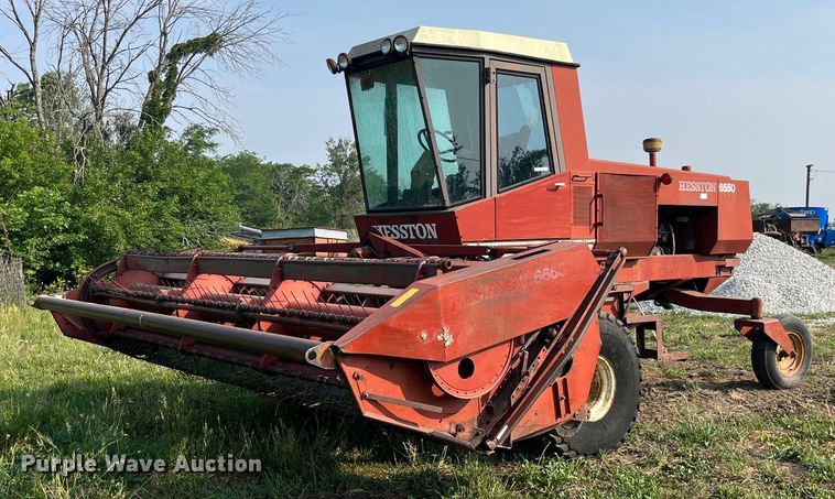 image for item LB9014 1982 Hesston 6550  swather / windrower