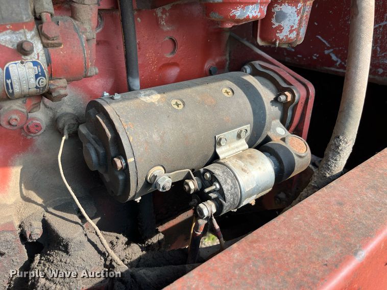 image for item LB9014 1982 Hesston 6550  swather / windrower