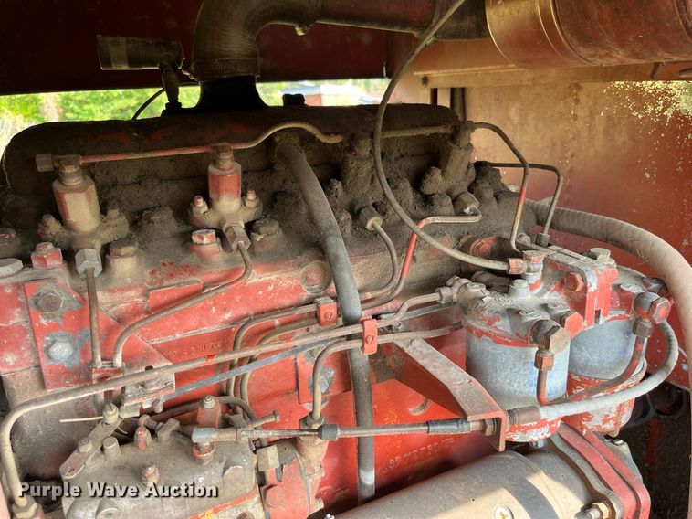 image for item LB9014 1982 Hesston 6550  swather / windrower