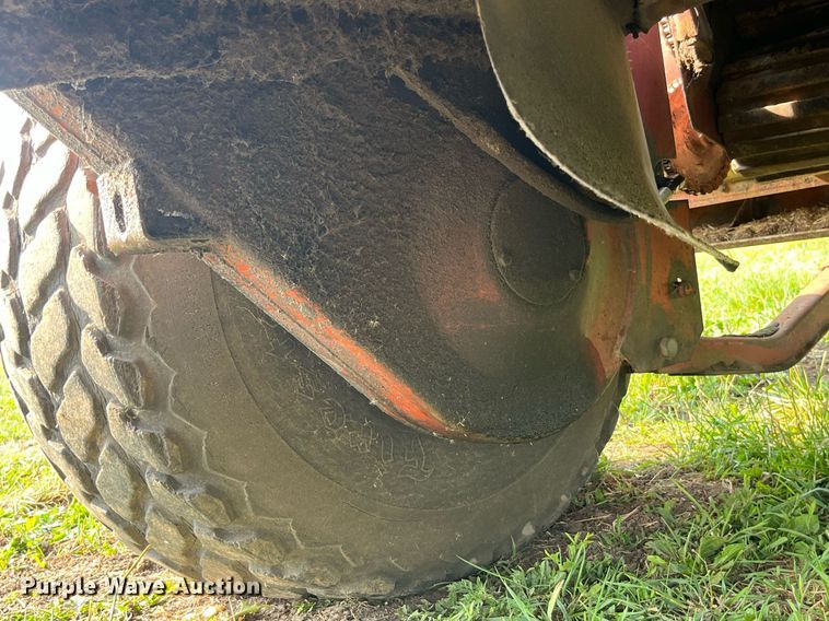 image for item LB9014 1982 Hesston 6550  swather / windrower