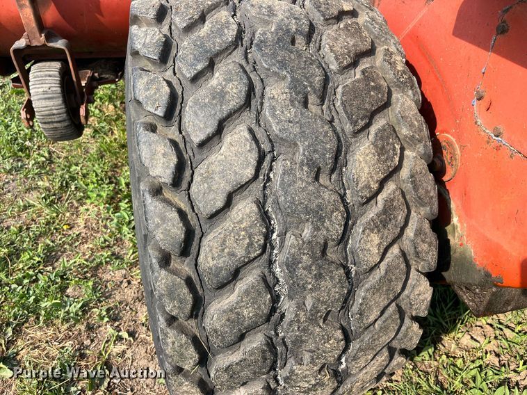 image for item LB9014 1982 Hesston 6550  swather / windrower