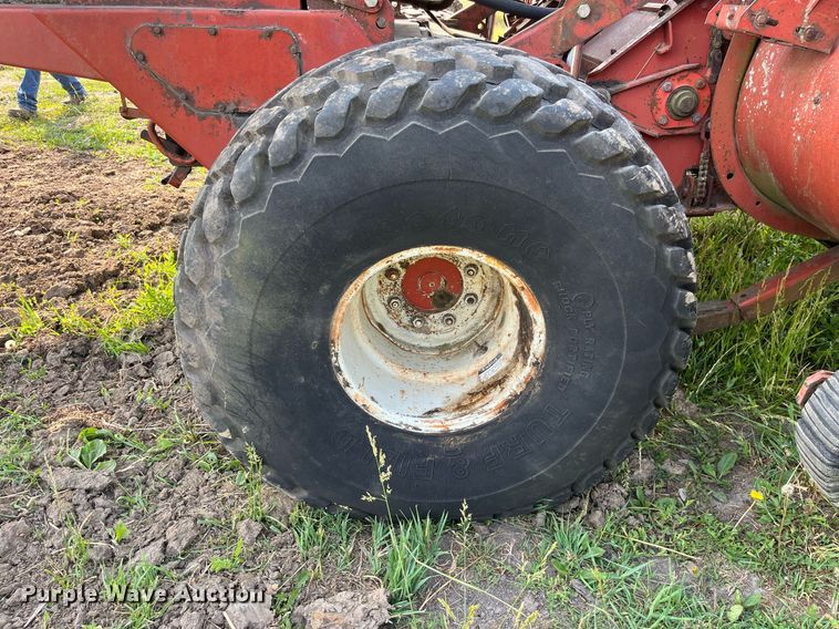 image for item LB9014 1982 Hesston 6550  swather / windrower