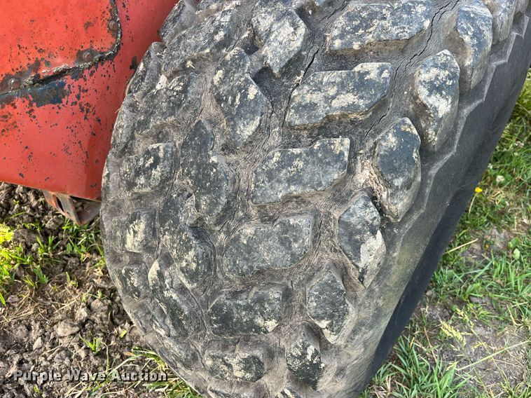 image for item LB9014 1982 Hesston 6550  swather / windrower