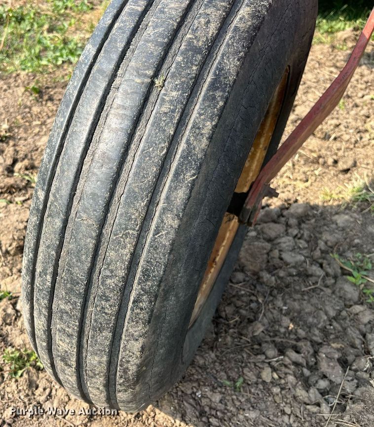 image for item LB9014 1982 Hesston 6550  swather / windrower