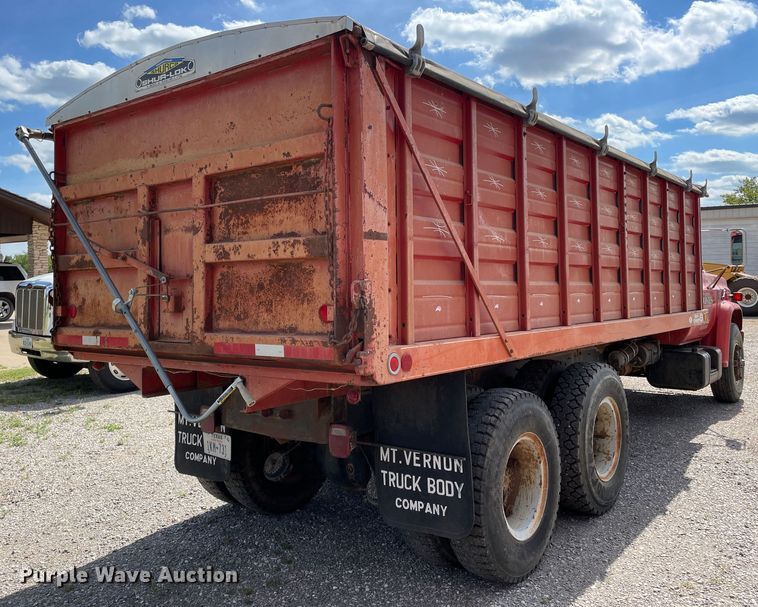 image for item LB9368 1977 Chevrolet C65  grain truck