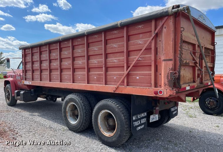 image for item LB9368 1977 Chevrolet C65  grain truck