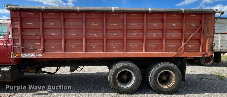 image for item LB9368 1977 Chevrolet C65  grain truck
