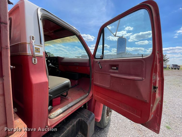 image for item LB9368 1977 Chevrolet C65  grain truck