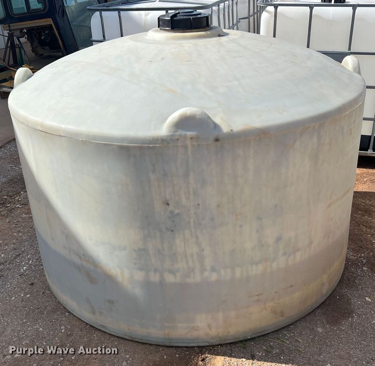 image for item LB9371 (13) 500 gallon poly tanks
