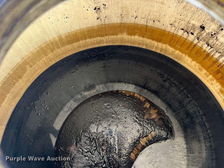 image for item LB9371 (13) 500 gallon poly tanks