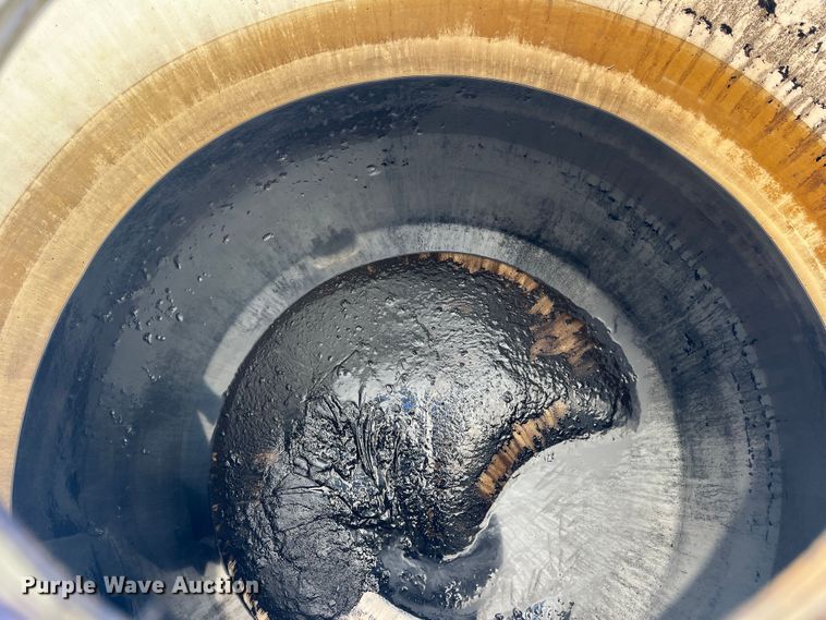 image for item LB9371 (13) 500 gallon poly tanks