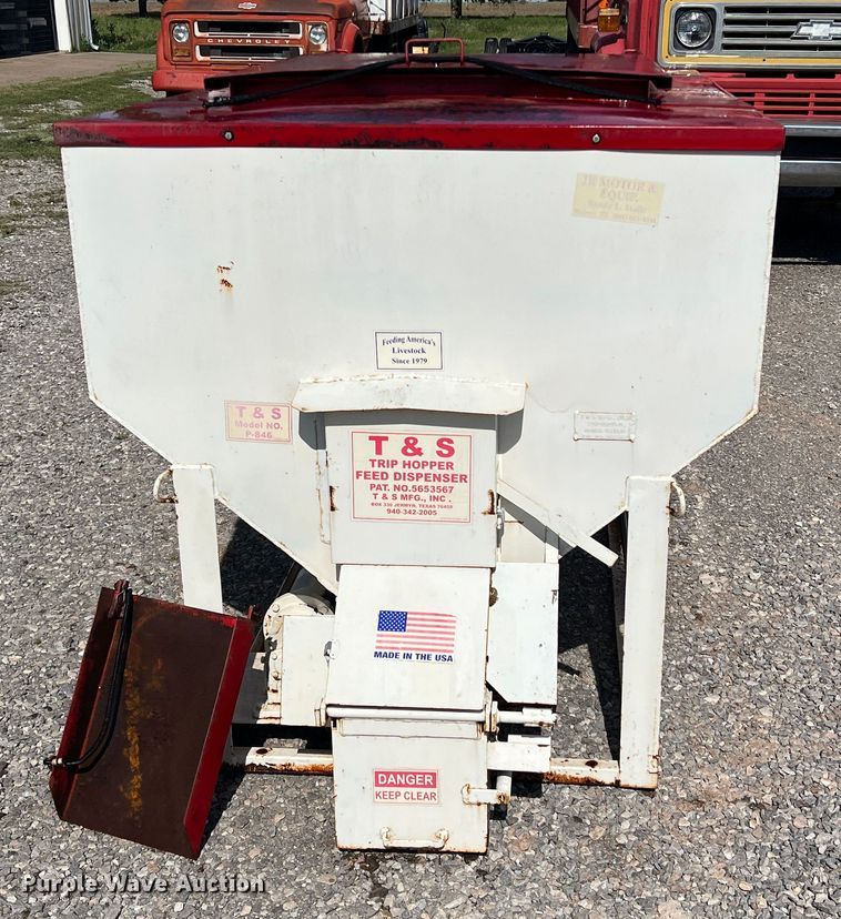 image for item LB9374 Trip Hopper  cake feeder