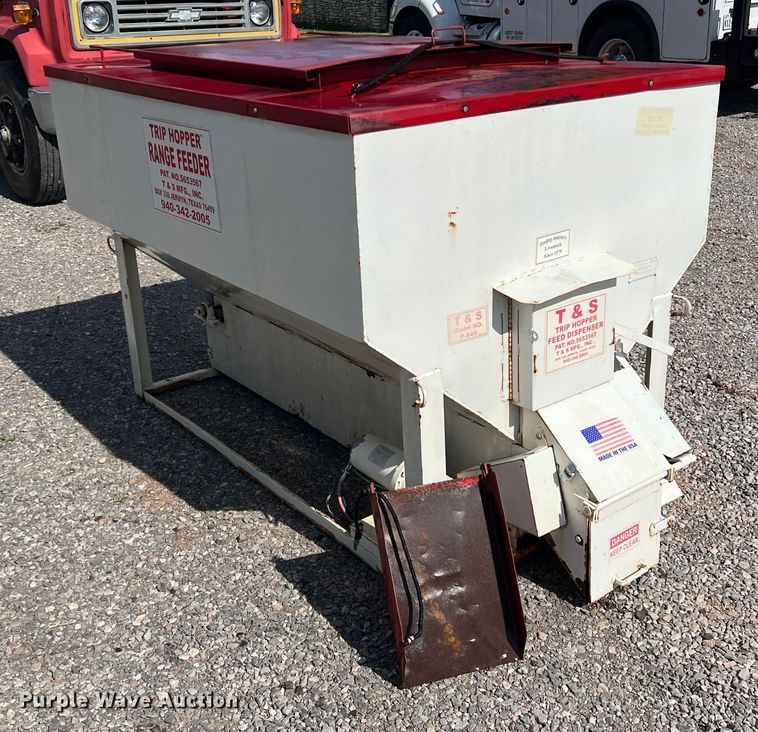 image for item LB9374 Trip Hopper  cake feeder