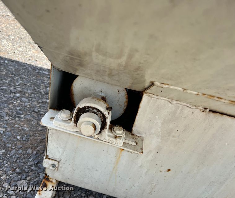 image for item LB9374 Trip Hopper  cake feeder