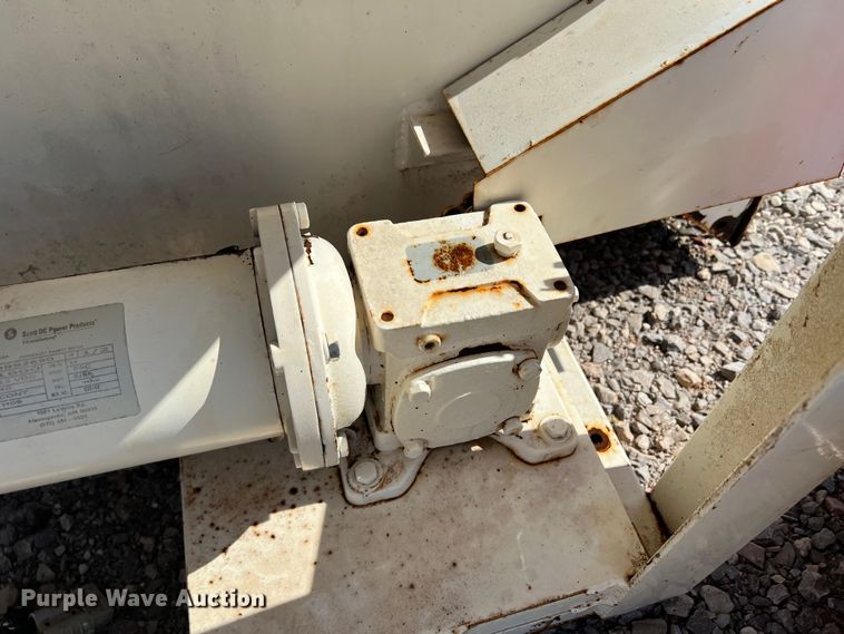 image for item LB9374 Trip Hopper  cake feeder